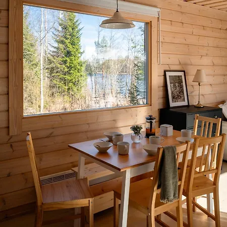 Remote Lakeside Moekki | Wood Sauna & Forest Views * Padasjoki