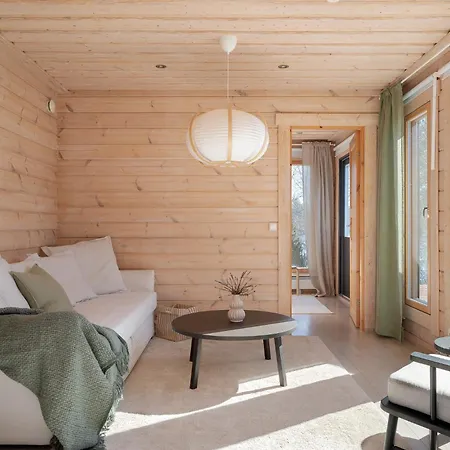 بيت للعطل Remote Lakeside Moekki | Wood Sauna & Forest Views
