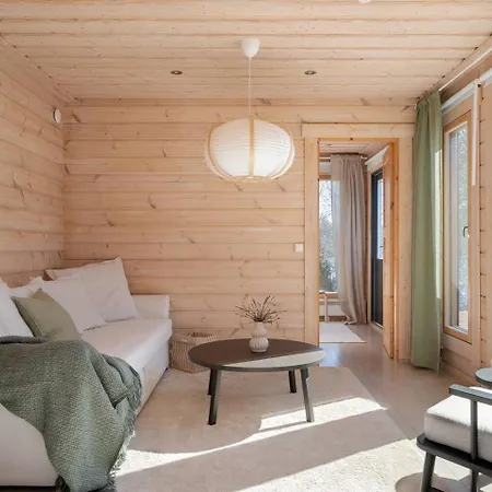 Remote Lakeside Moekki | Wood Sauna & Forest Views بيت للعطل