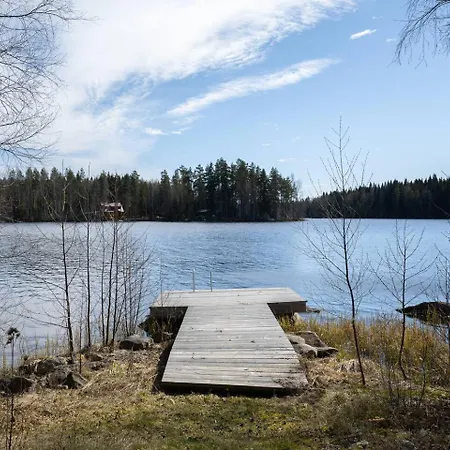 Remote Lakeside Moekki | Wood Sauna & Forest Views بيت للعطل *