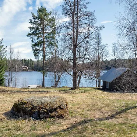 Ferienhaus Remote Lakeside Moekki | Wood Sauna & Forest Views Padasjoki