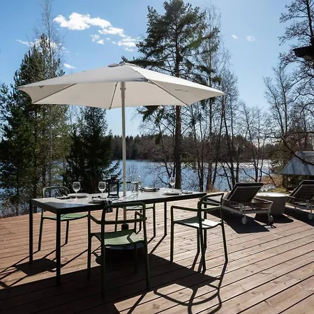 Remote Lakeside Moekki | Wood Sauna & Forest Views بيت للعطل Padasjoki