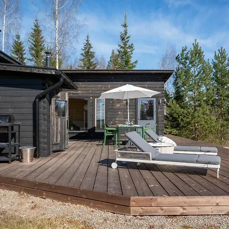Remote Lakeside Moekki | Wood Sauna & Forest Views *