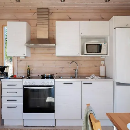 Remote Lakeside Moekki | Wood Sauna & Forest Views بيت للعطل *