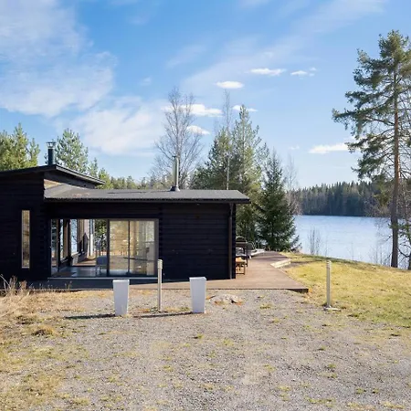 بيت للعطل Remote Lakeside Moekki | Wood Sauna & Forest Views *