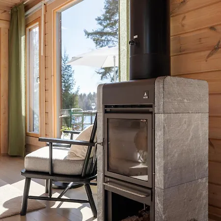 Remote Lakeside Moekki | Wood Sauna & Forest Views