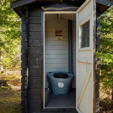 Remote Lakeside Moekki | Wood Sauna & Forest Views بيت للعطل *