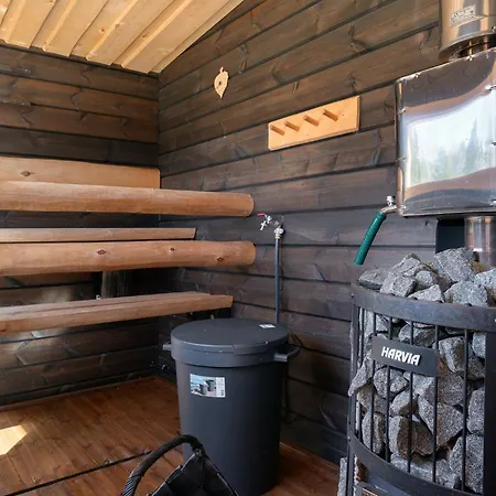 Remote Lakeside Moekki | Wood Sauna & Forest Views بيت للعطل *